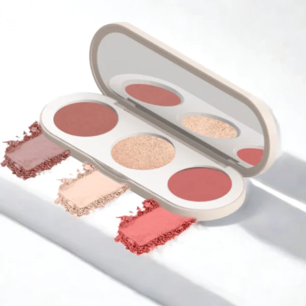 Trio Palette visage Farmasi avec 3 teintes visibles