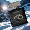 Parfum NO.70 Farmasi sur fond foncé